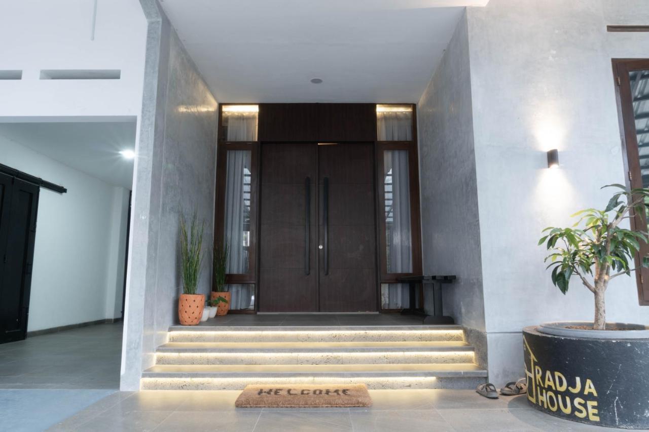 Вилла Radja House Cipaku Indah Бандунг Экстерьер фото