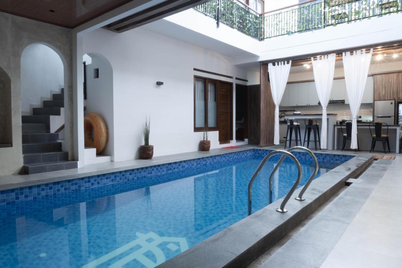 Вилла Radja House Cipaku Indah Бандунг Экстерьер фото